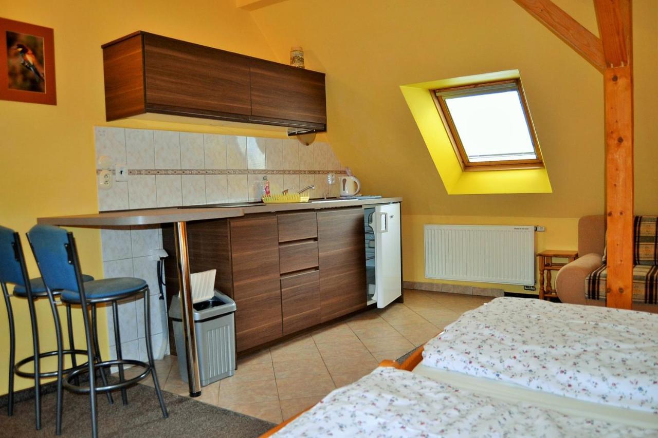 Apartments Nicol كارلوفي فاري المظهر الخارجي الصورة